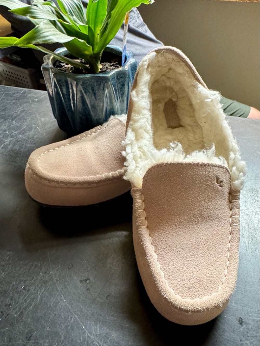 🐨 Kookaburroaa boy pòplpooòUGG-Cozy Fleece Lined Moccasin Slippers - Light pink